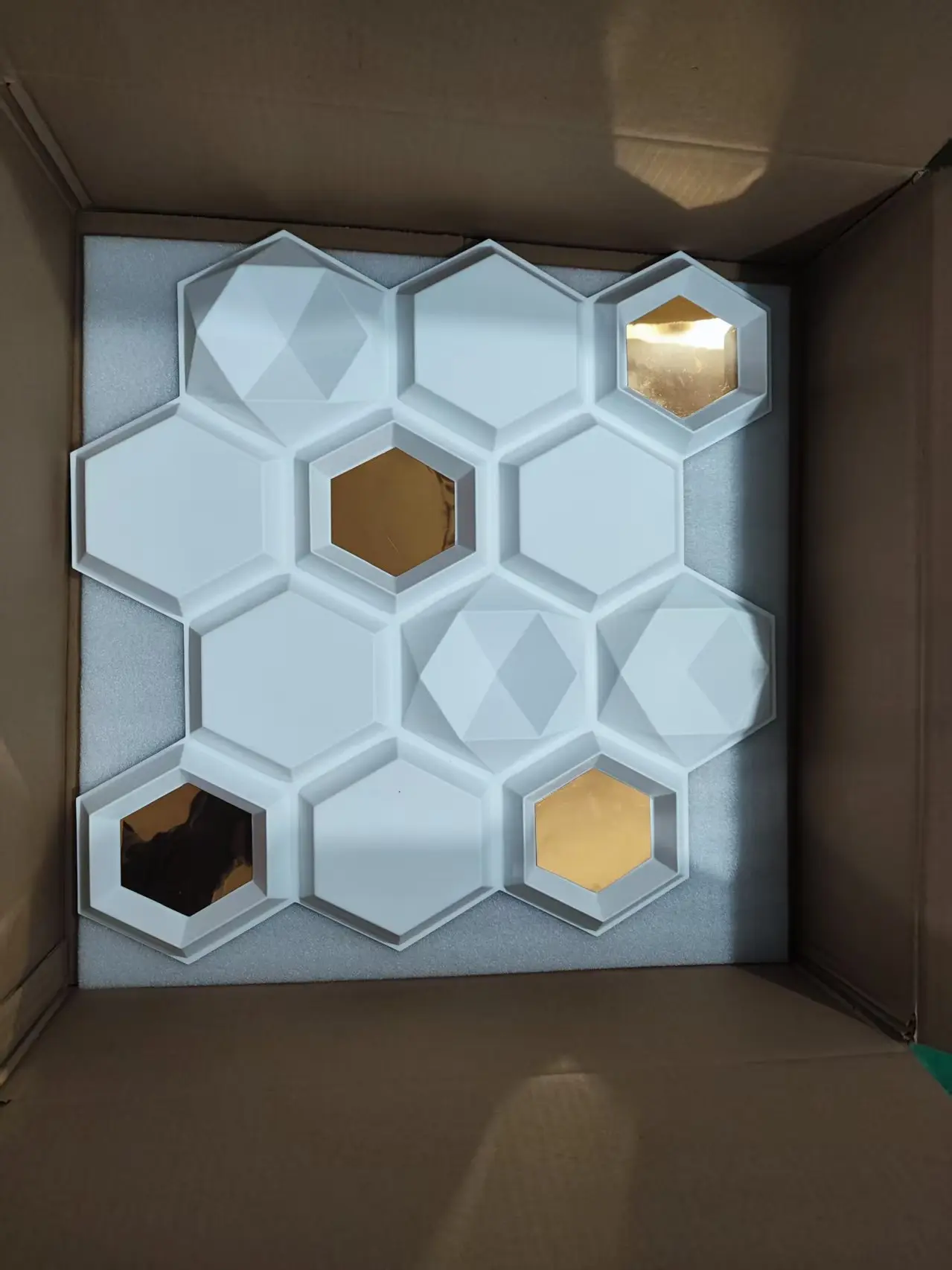 Zejing 3D PVC DIY Wall Panels for Indoor Use New Design Mirror Gold with Waterproof Zero Formaldehyde Features Customizable Modern  TD084白色镜面金 (1).jpg